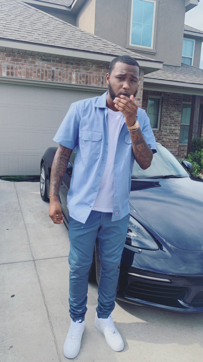 diontee_'s tweet photo. I Grind Harder Then Hard Like I Came From Nuthin I Pop My Shit Cuz I’m Hood Rich I Was Made For Stuntin... #RestRas https://t.co/mzK0c1ob8n