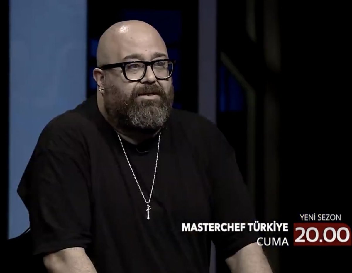 Adam Somer şefe Somer şeften daha çok benziyo