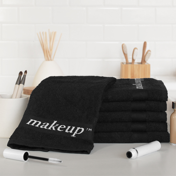 TurkishTowelCom's tweet photo. It's Saturday night, whether you're staying in, or going out, don't be afraid to add a little lipstick glam. But be sure to remove it with our makeup washcloths! https://t.co/RoXnhKMPyR https://t.co/NH7BZ6AbKg