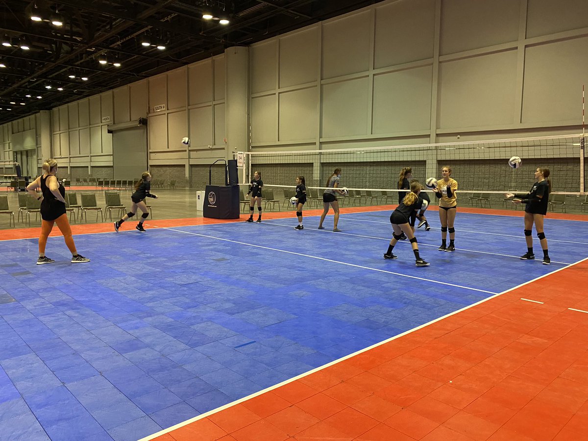 BoilerJuniorsVB's tweet photo. 12 Gold and 14 Gold had great practices today and are ready to start competing tomorrow at #AAUvbnatls!
#boilerup #boilerfamily #weareone https://t.co/qUAsvfg2lD