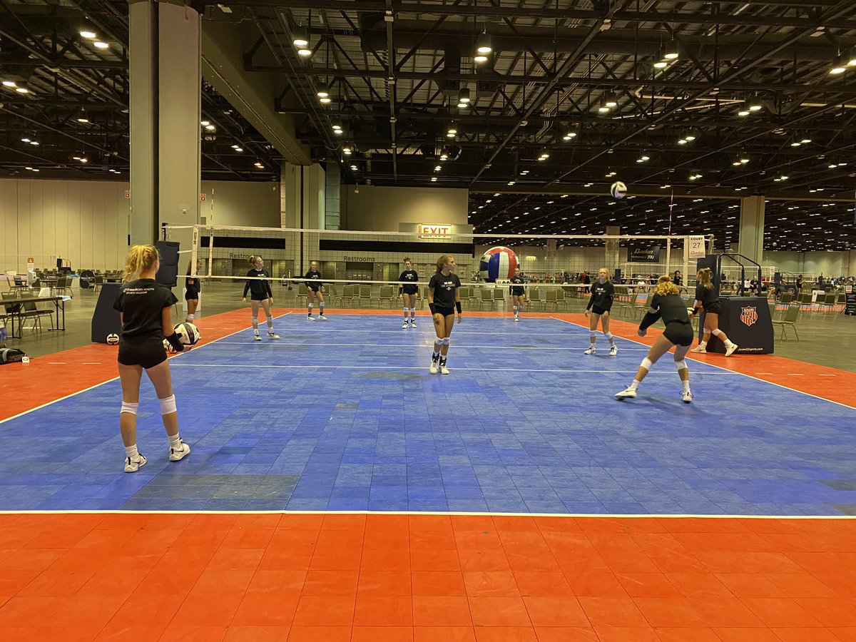 BoilerJuniorsVB's tweet photo. 12 Gold and 14 Gold had great practices today and are ready to start competing tomorrow at #AAUvbnatls!
#boilerup #boilerfamily #weareone https://t.co/qUAsvfg2lD
