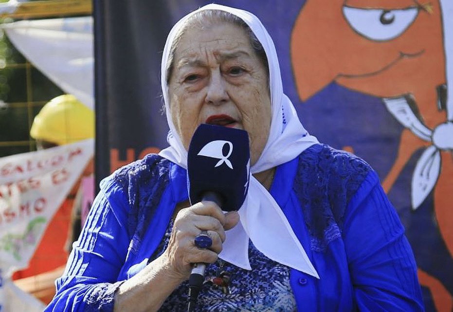 Movimiento_Mayo's tweet photo. Expresamos nuestro absoluto repudio a las amenazas recibidas por la Presidenta de Madres de Plaza de Mayo, Hebe de Bonafini. Total solidaridad y acompañamiento.

Este aberrante hecho representa una amenaza a la democracia. https://t.co/Q1nOWo4ZaN