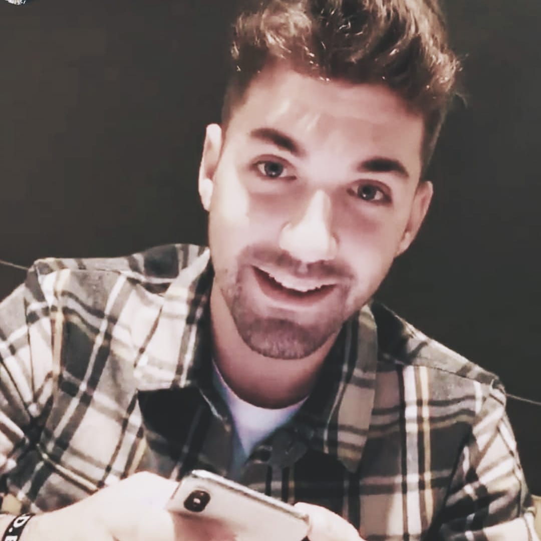 albala_cf's tweet photo. Necesito volver a verle o escucharle 😍🤧 @AlejandroAlbala https://t.co/1xqUMnonMJ