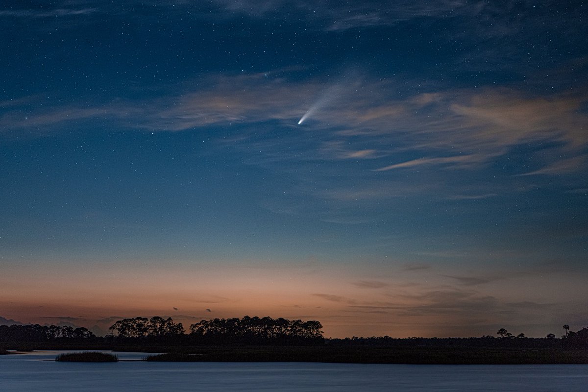 Finally, I’ve captured a comet #NEOWISE image I’m happy with!

Taken yesterday evening, about an hour after sunset at the Florida Panhandle, underneath some of the state’s darkest skies.