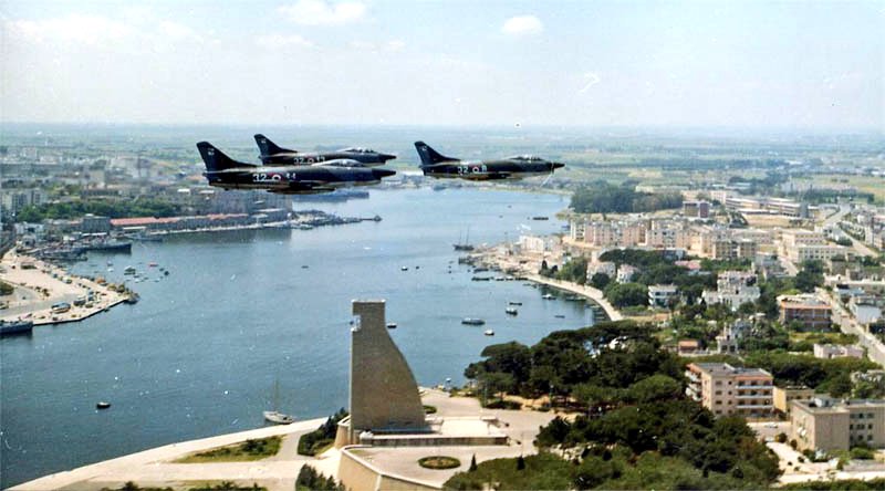 FlMichele69's tweet photo. @Bruce437t @TrevClark1958 #G91Y🔝 #ItalianAirForce🇮🇹
Role: Attack/CAS/TASMO/📸
AFB Brindisi #32Wing (my city)
AFB Cervia (Rimini) #8Wing https://t.co/Bnf7nDrs1N