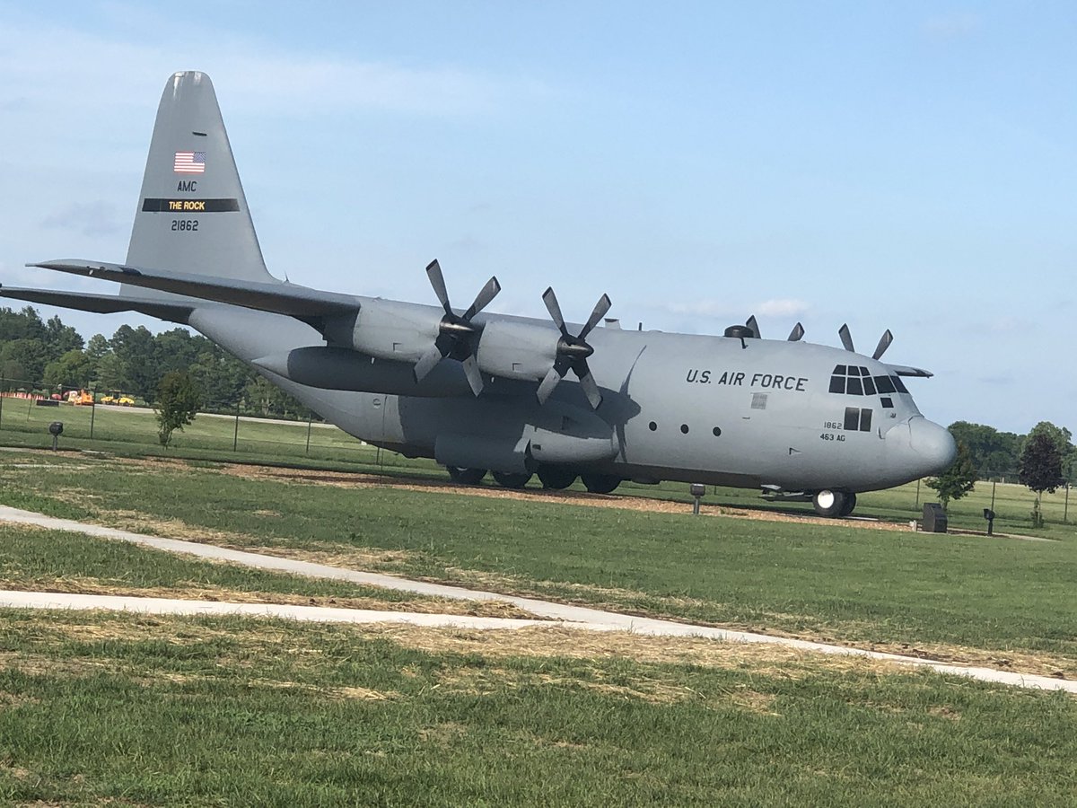 rachiejoy77's tweet photo. US Air Force #scottairforcebase #airforceheadquarters https://t.co/CeinG13JAK