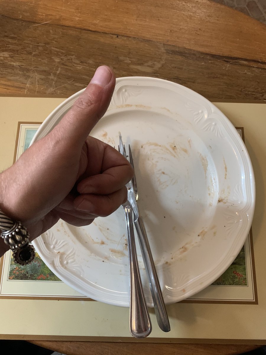 DigitalDDaniels's tweet photo. #botfood and that’s called a damn good meal... 😋 https://t.co/xBfJmDBfZf