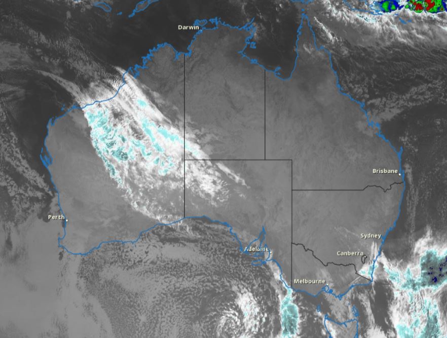 BOM_NT's tweet photo. A #cloudband moving across the #RedCentre will drop around 1-5mm over the next few days. It will feel quite chilly as well due to the cool southeasterly winds strengthening today and the increased cloud cover blocking the Sun's warmth. #AliceSprings https://t.co/BQQcrHwCUu https://t.co/QENPRXseEk