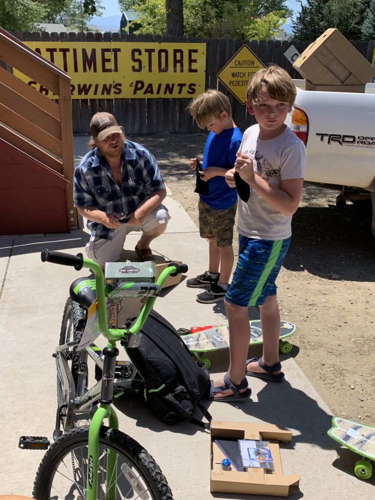 AshleeToyCloset's tweet image. These boys lost their home in the #NumbersFire in Gardnerville last week. 🥺
We connected and spoiled the boys with new bikes, toys, skateboards, etc, etc. 
Their smiles are the reason I do what I do!❤️ #kidshelpingkids @KRNV @kolocares @Aces @pffnevada