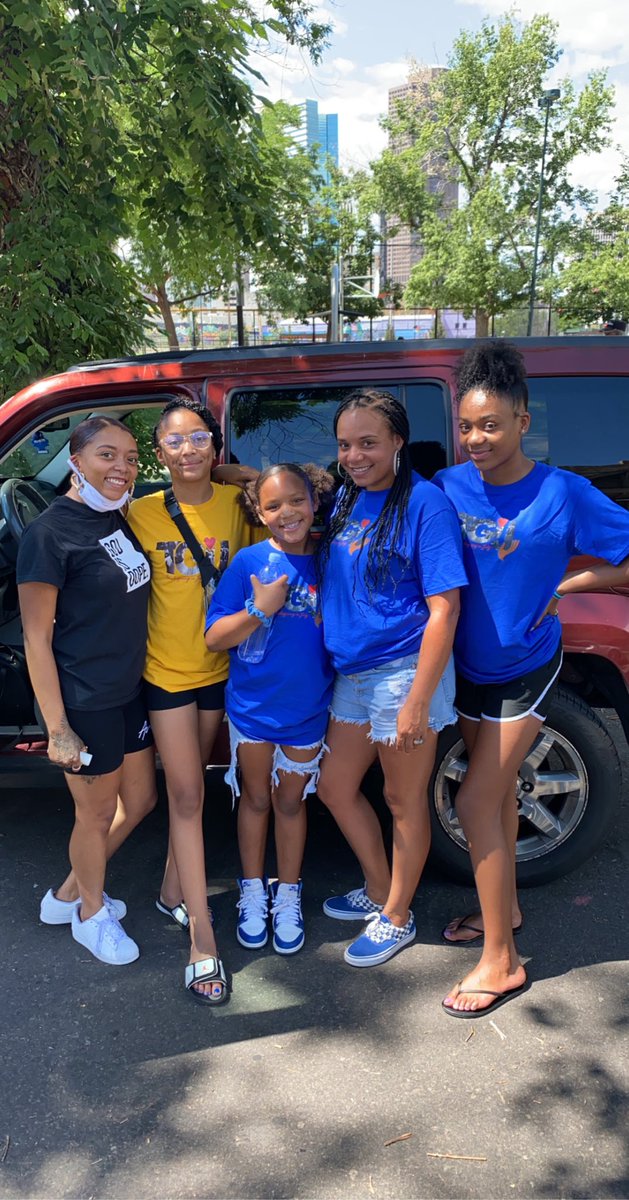 Ash_Bizzle3's tweet photo. Despite what we go through, we still show up and serve our own. #CommunityServant #ULFC Thank you to everyone who supports whatever I have going on. βπ½π€ https://t.co/BLEJMPzCBF