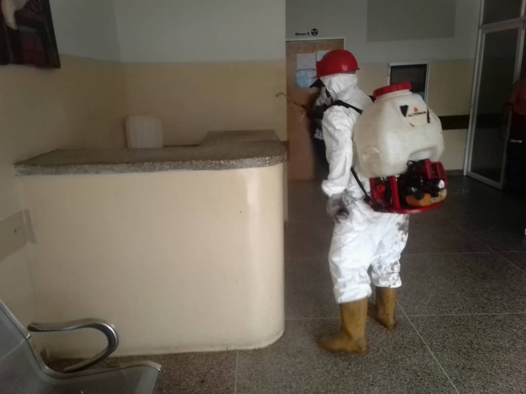 SistemaCarabobo's tweet photo. Comisión del Sistema Integrado Carabobo, realizó jornada de desinfección, #MunicipioValencia, Flor Amarillo, CDI Villa Real.
Áreas desinfectadas 35
Personas beneficiadas 12
Presentes:
#PCCarabobo
#ProteccióncivilCarabobo 
#BomberosCarabobo
#Barrionuevotricolor
#CEFOSIEM https://t.co/fzrKckl47N