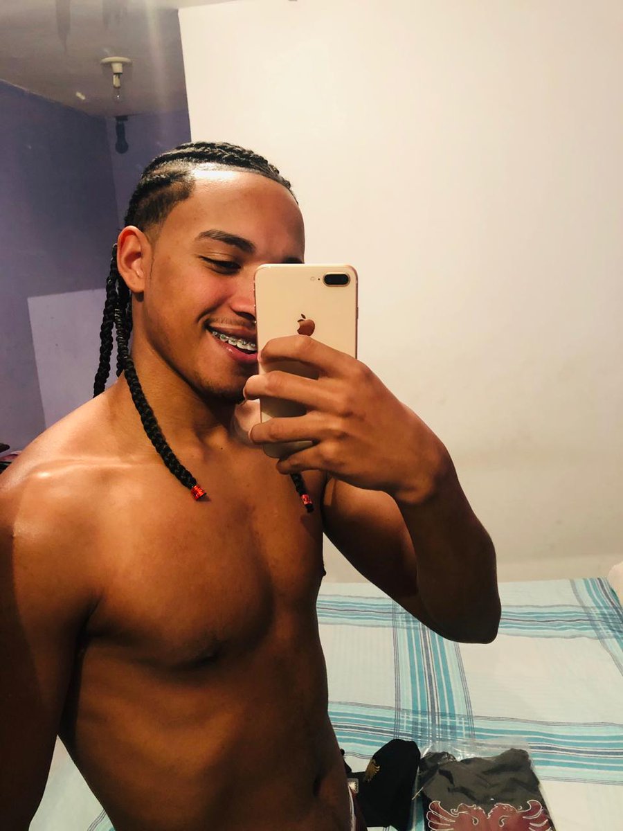 DJWLDAPENHA's tweet photo. Vocês riem de mim por eu ser diferente, e eu rio de vocês por serem todos iguais. 🤑❤ https://t.co/Gv9eWcSWI9