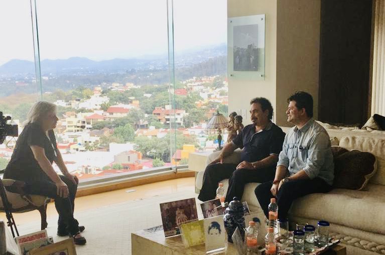 PANDILLA_FILMS's tweet photo. Descanse en paz la querida maestra y cineasta Andrea Gentile.
Aquí en el recuerdo cuando entrevistó a @hugosanchez_9 y @pandapadilla para su programa @CineSecuencias_
¡ Gracias por todo Andrea !
🎬🎧👏🏼🙏🏼
#HugoSanchezFilm https://t.co/OfrAjZqpSY