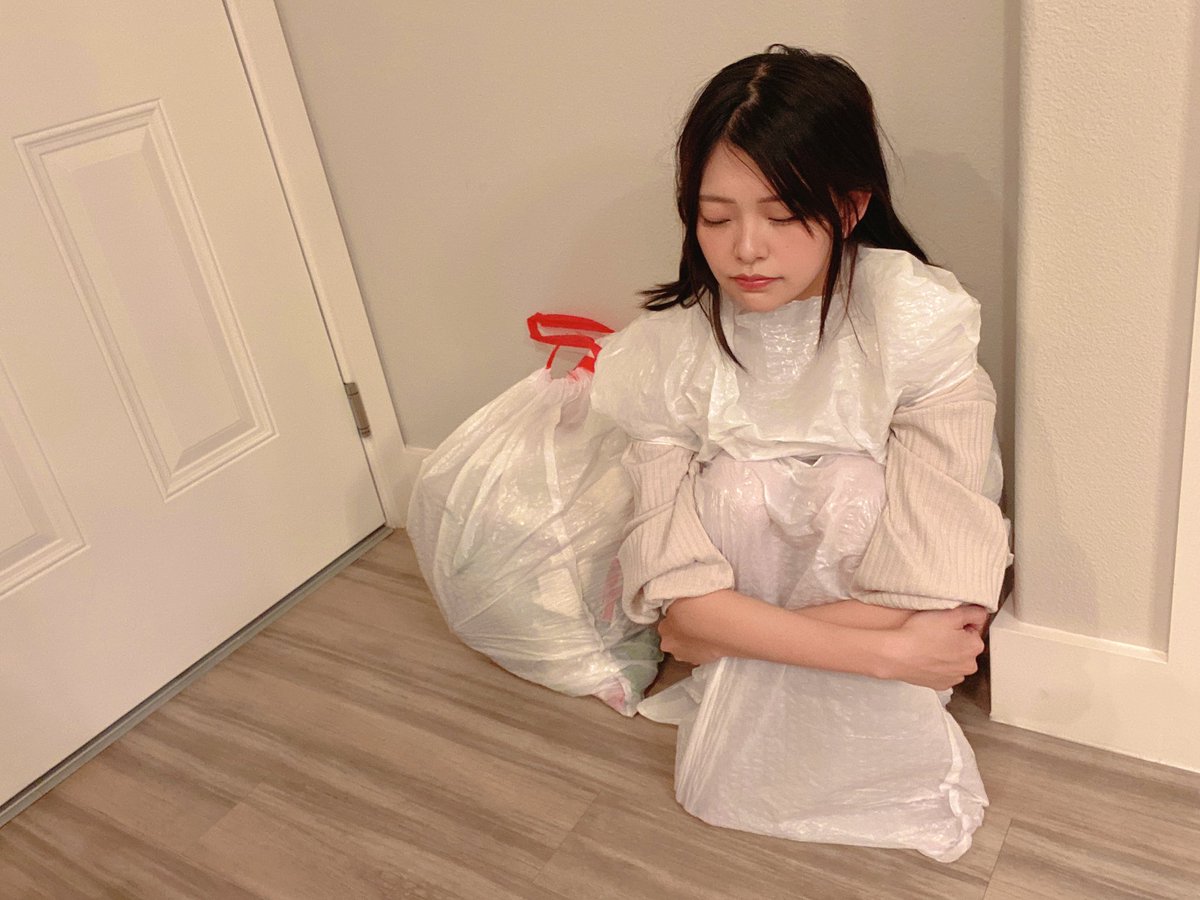 How I feel playing valorant..... 🗑 L>for a carry to teach me 😔🙏🏻