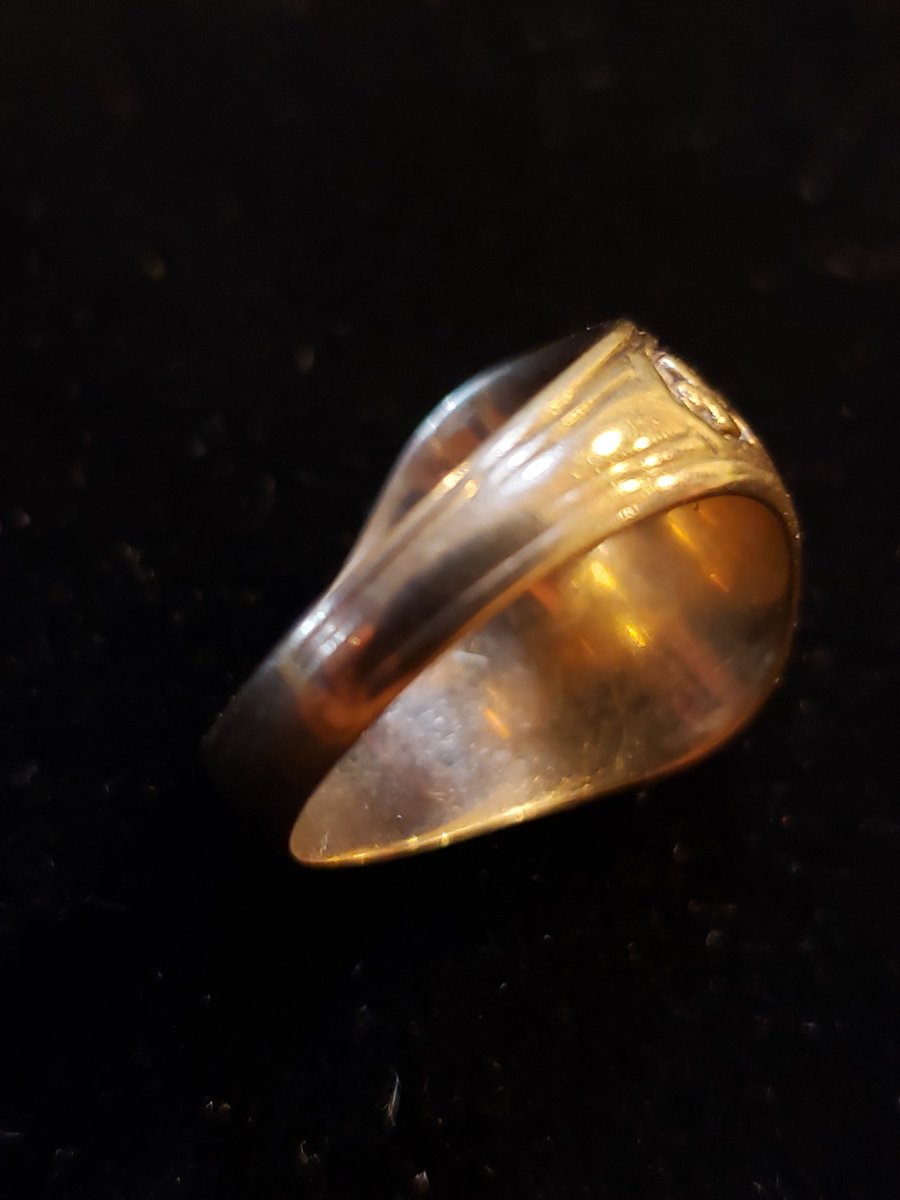 atticesoterica's tweet photo. Vintage 1968 Springfield High School 10K Gold Ring With Green Stone Initials PAE https://t.co/uHb2ApQQnP #Antiques #AtticEsoterica #Vintage #Etsy #Collectibles #CollectibleRing https://t.co/3VpeW1dThy