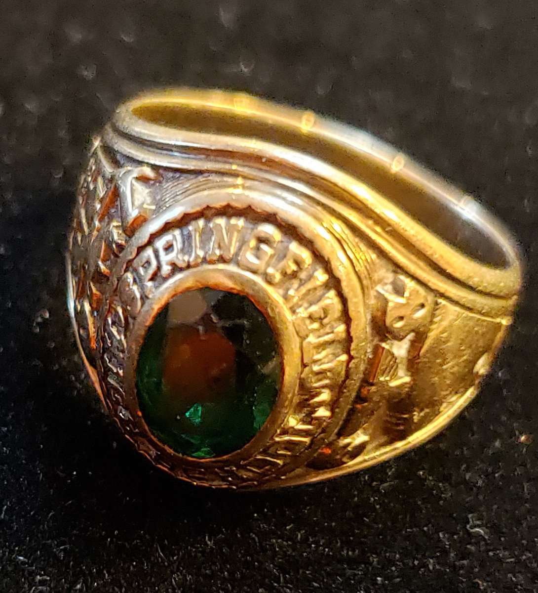 atticesoterica's tweet photo. Vintage 1968 Springfield High School 10K Gold Ring With Green Stone Initials PAE https://t.co/uHb2ApQQnP #Antiques #AtticEsoterica #Vintage #Etsy #Collectibles #CollectibleRing https://t.co/3VpeW1dThy