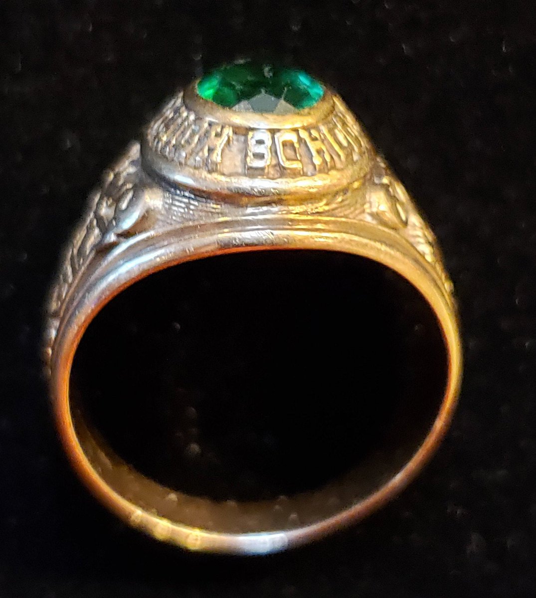 atticesoterica's tweet photo. Vintage 1968 Springfield High School 10K Gold Ring With Green Stone Initials PAE https://t.co/uHb2ApQQnP #Antiques #AtticEsoterica #Vintage #Etsy #Collectibles #CollectibleRing https://t.co/3VpeW1dThy