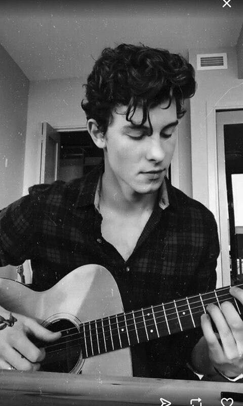 MendesATM's tweet photo. shawn mendes • black &amp; white; a thread https://t.co/VhxjcncvVa