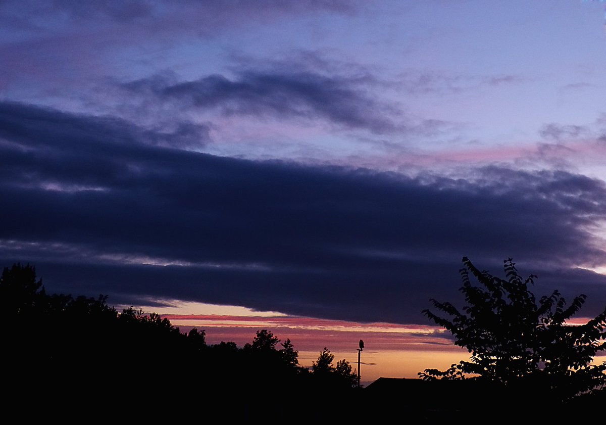 ccbigcam's tweet photo. Sunset tonight
Been awhile since there's been a decent one to see
#LockdownPhase3 #LockdownSunsets
#Sunsets #FromMyWindow
@StormHour @LensAreLive
@ThePhotoHour
#WeatheringWithYou #WeatherWatchers https://t.co/om46uFxuQv