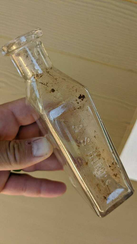 greatscott_72's tweet photo. dug a new deck post hole today. and somehow pull this out of it without breaking it. cool...

https://t.co/gyjz7jNA5D via Facebook https://t.co/JjFuu3Hi0H https://t.co/npN1djiIiu