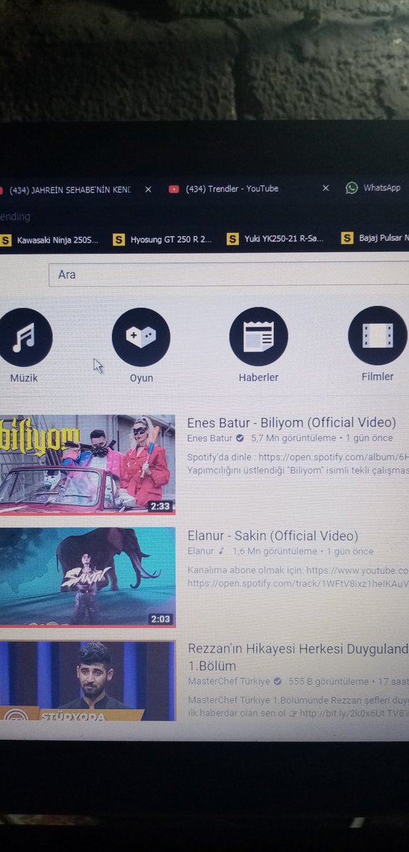 erenbayraktar67's tweet photo. Katliam 4 gibi bir şarkı varken trend 1 ve 2 ye bakarmısın amk kafayı yersin #katliam4 https://t.co/6wZCY6t4Fr