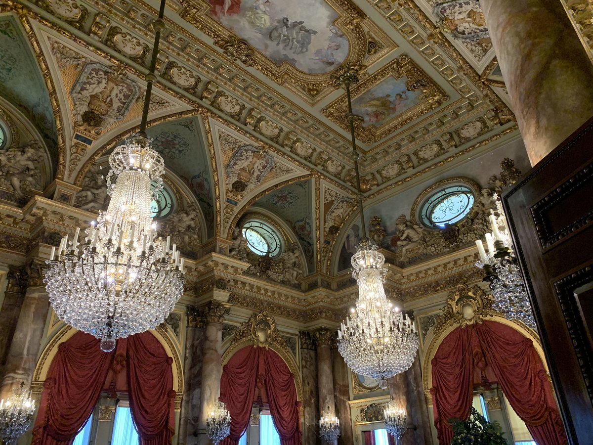 takarocks_jp's tweet image. ロードアイランド州のヴァンダービルトさん家にお呼ばれして行ってきたよ！
大豪邸でこれでもか❗️の調度品‼️景色も最高なこの立地‼️ヴェルサイユ宮殿かと思ったよ。
#TheBreakers #RhideIsland #Newport