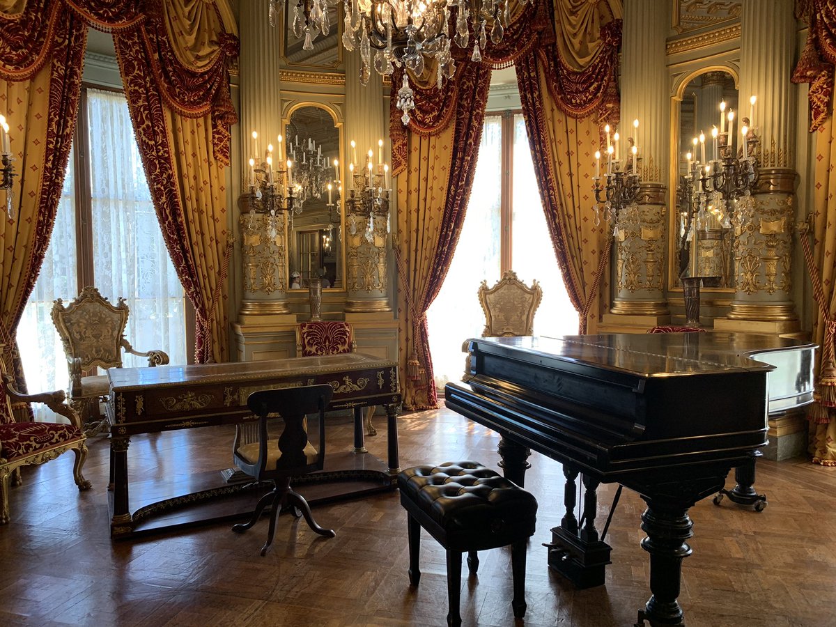 takarocks_jp's tweet image. ロードアイランド州のヴァンダービルトさん家にお呼ばれして行ってきたよ！
大豪邸でこれでもか❗️の調度品‼️景色も最高なこの立地‼️ヴェルサイユ宮殿かと思ったよ。
#TheBreakers #RhideIsland #Newport