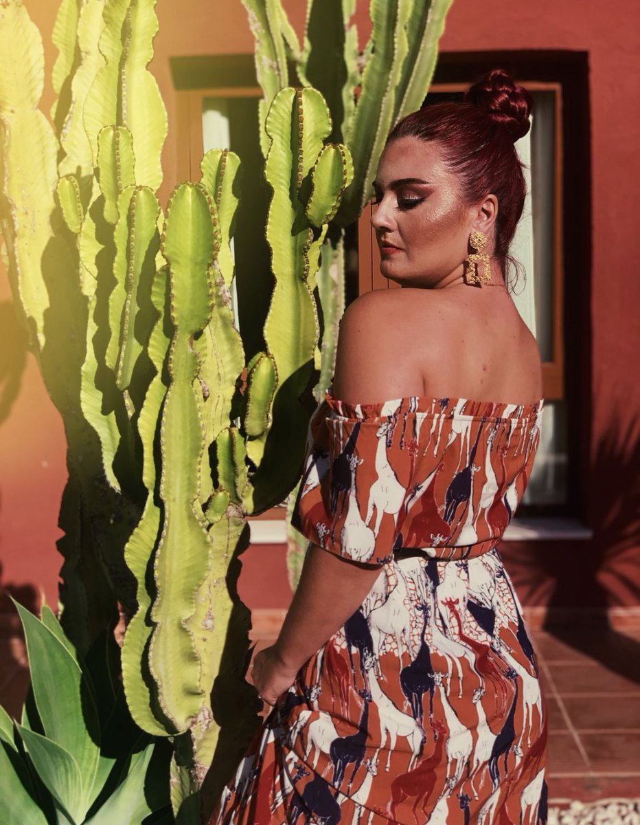 OfficialPaulaMS's tweet photo. No puedo en un solo día cambiar el desierto pero puedo empezar haciendo un oasis 🌵
Vestido y pendientes : @nuestramalditamoda https://t.co/cl2CCryDUw