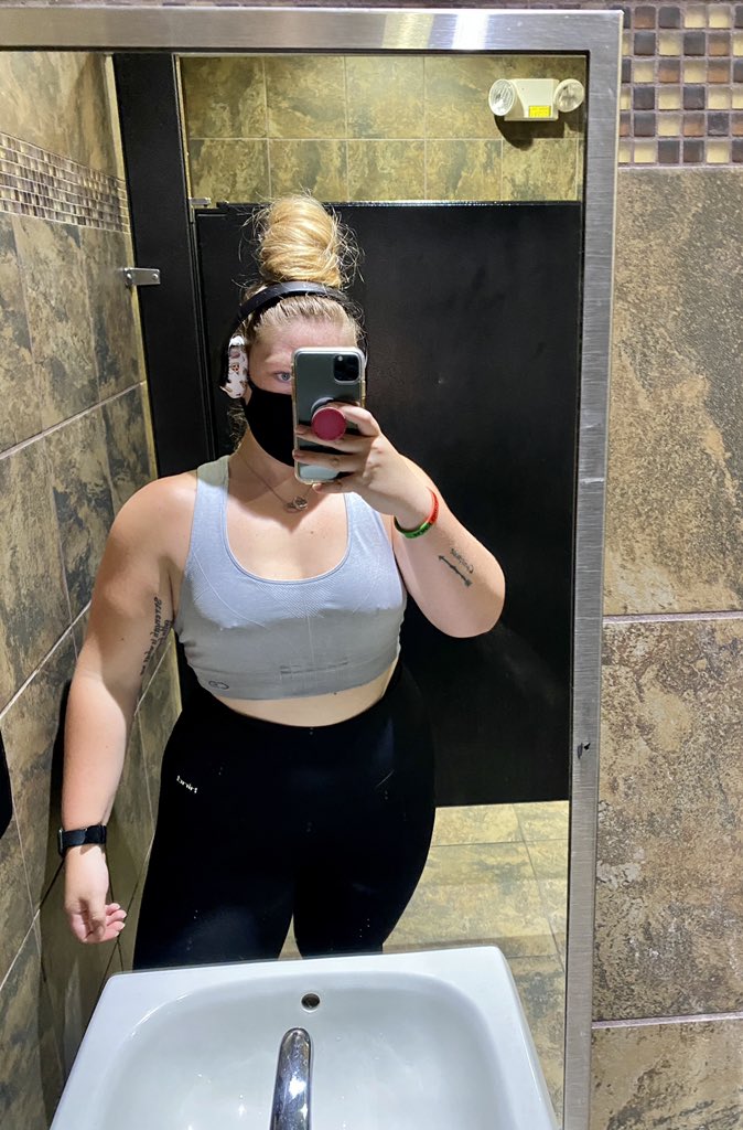 kenzie_dan11's tweet photo. Being 5’3 & 208lbs never looked this good 🤷🏼♀️ #ScrewTheScale #GymLife 💪🏼 https://t.co/JTLK486dra