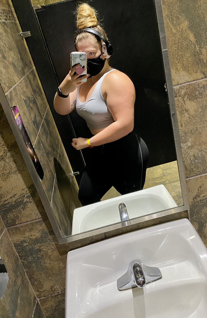 kenzie_dan11's tweet photo. Being 5’3 & 208lbs never looked this good 🤷🏼♀️ #ScrewTheScale #GymLife 💪🏼 https://t.co/JTLK486dra
