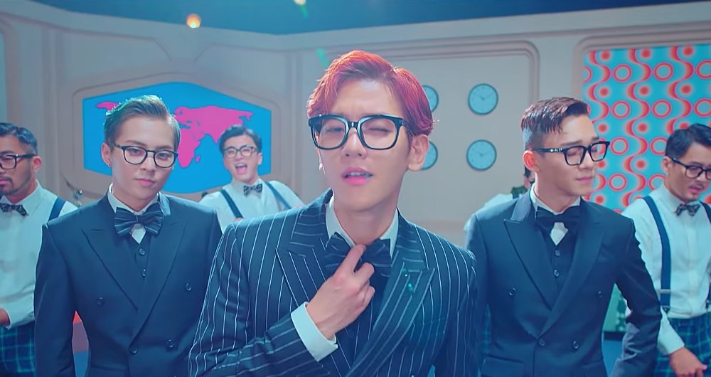 EXOLnews's tweet photo. EXO-CBX: Blooming day ou hey mama? https://t.co/HPvv7SW1T6