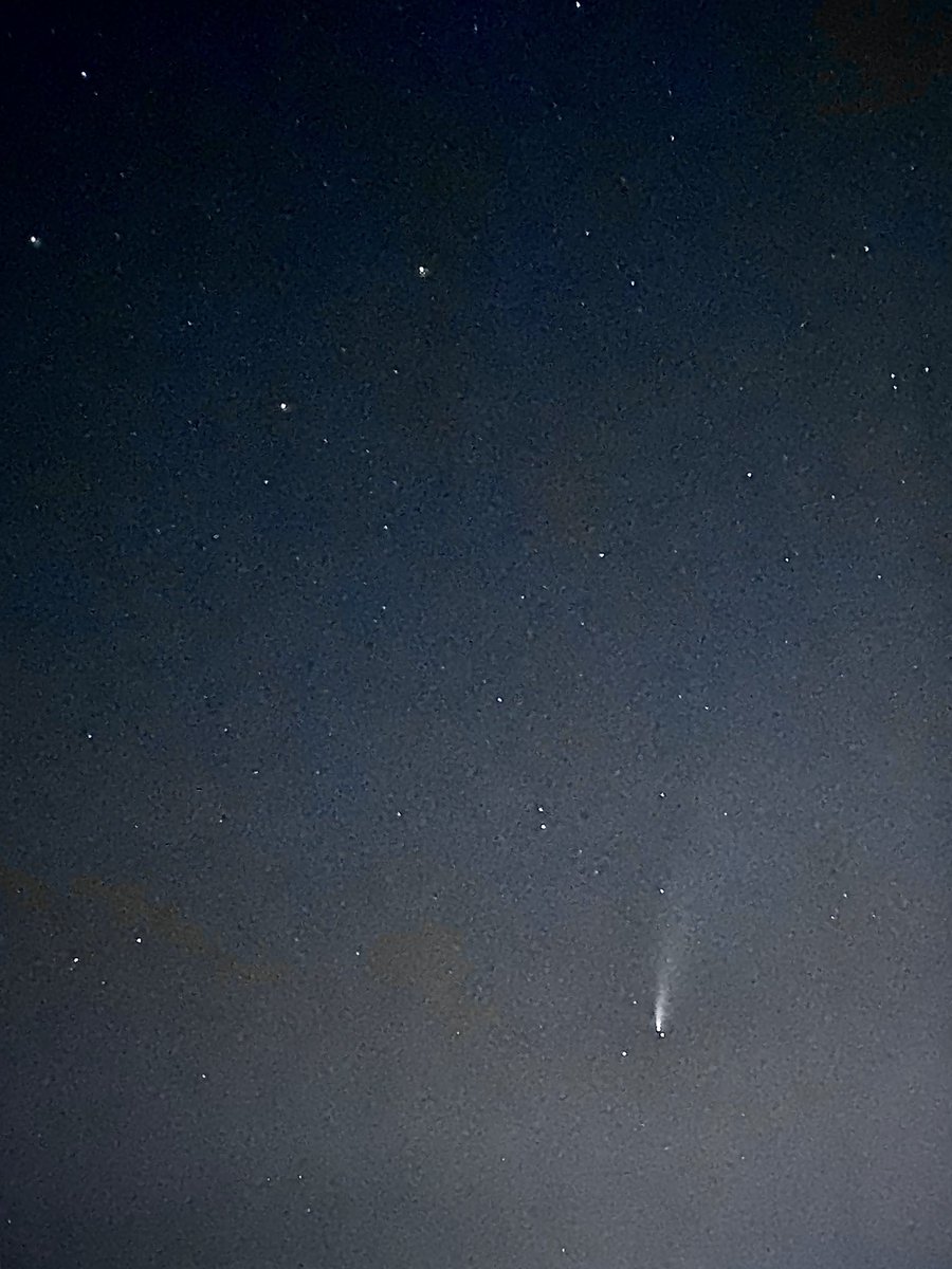 tomber_panache's tweet photo. NEOWISE comet and iPhone night mode, in Geneva tonight. #NEOWISE #NeowiseComet #iPhoneNightMode #iPhone11Pro #NightMode @Apple https://t.co/A3SGYXCUST