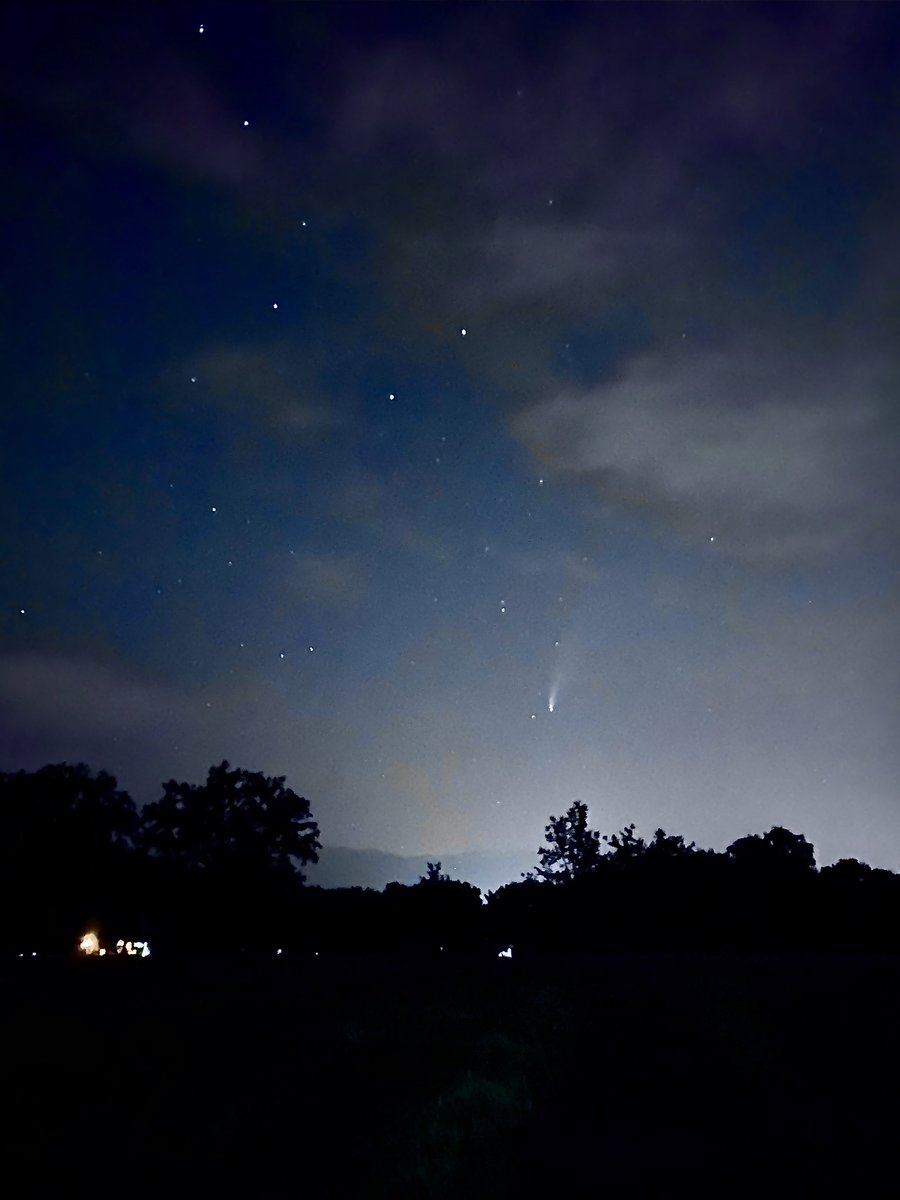 tomber_panache's tweet photo. NEOWISE comet and iPhone night mode, in Geneva tonight. #NEOWISE #NeowiseComet #iPhoneNightMode #iPhone11Pro #NightMode @Apple https://t.co/A3SGYXCUST