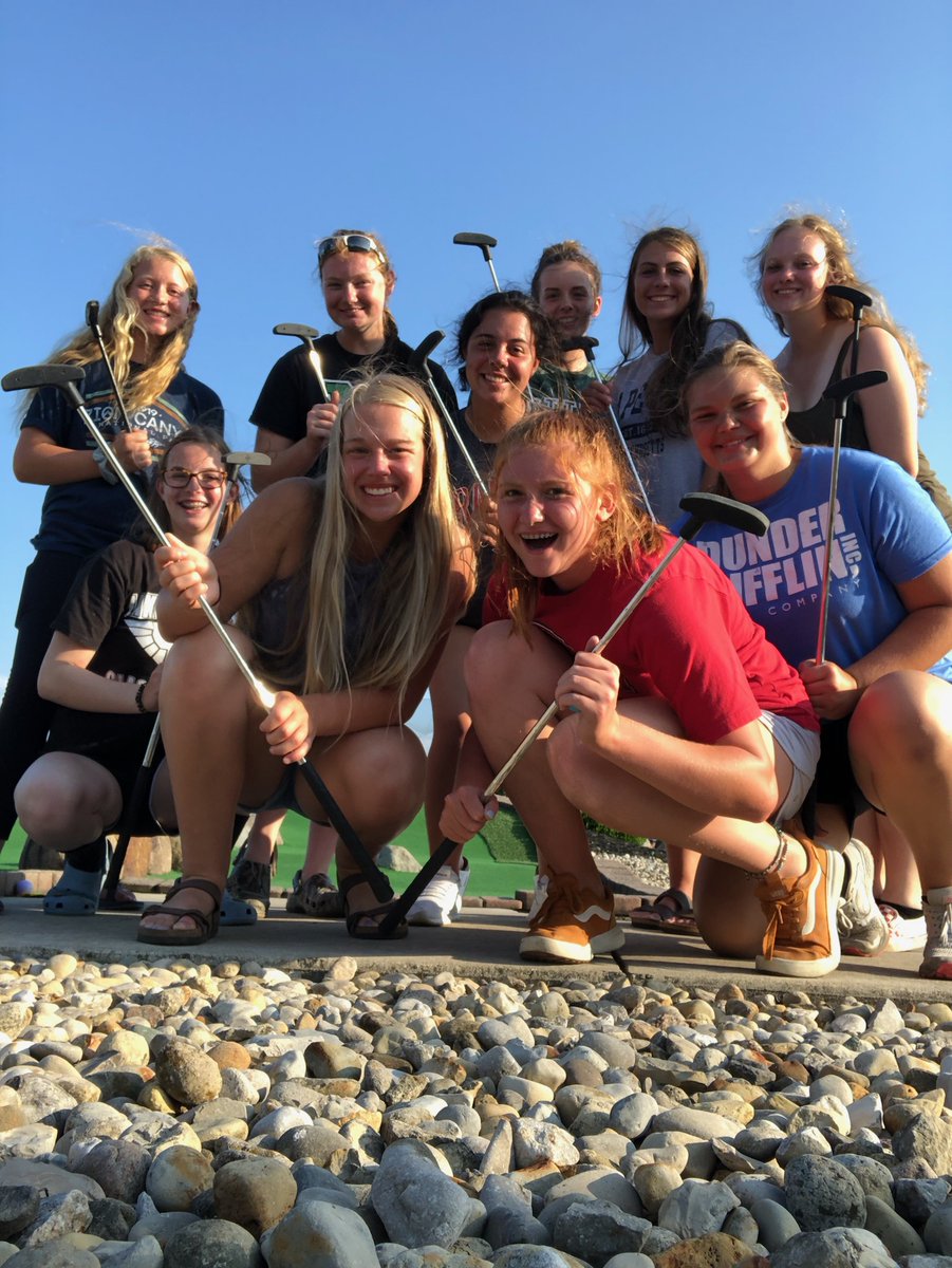 OhioThunder16U's tweet photo. A great end to the day on the links.  Guess they needed more time on turf! https://t.co/aIXH5noioG