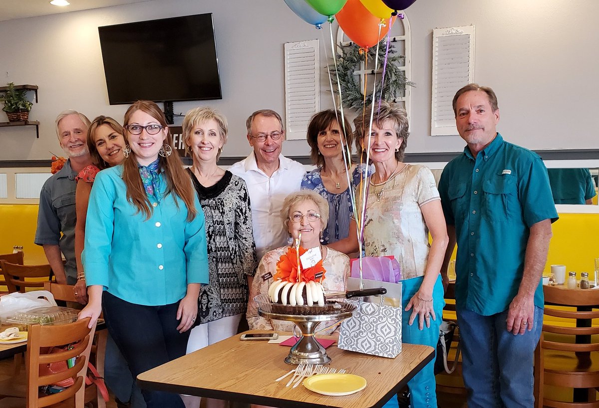 PattiFo061802's tweet photo. CELEBRATE LIFE-MOMENTS w/family and ftiends! 'Twas a festive Birthday Bash at Social Bakehouse Cafe...some good laughs and hilarious true stories!π #DontOverlooktheMoment #InvestinOthers #LeanIntotheMoment #ItWontComeAgain https://t.co/AzXeJGxW9j