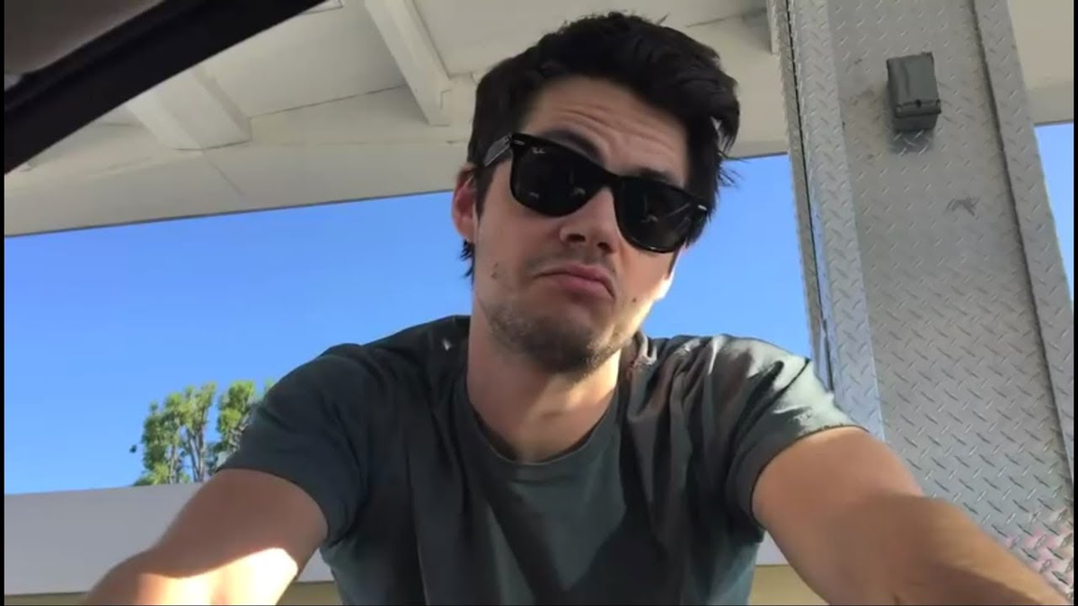 rickdaggerfall's tweet photo. já que a treta acabou voltarei ao trabalho pq minhas dividas estudantis não serão quitadas sozinhas 😃😃😃(essa carinha esconde o desespero) https://t.co/wUxD6wYPmJ