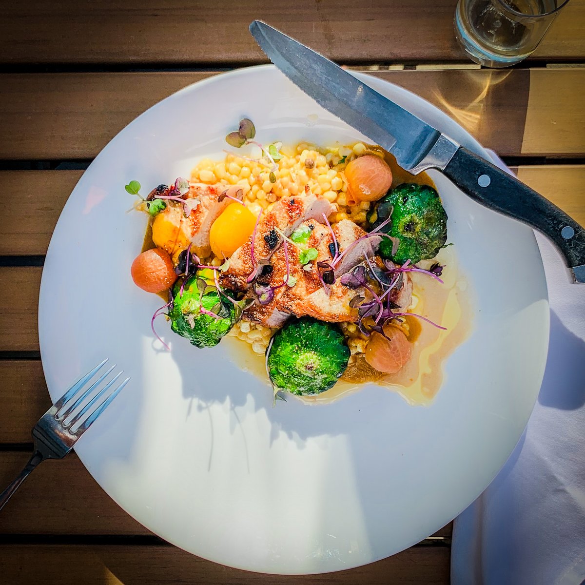 Fresh vegetables, check. Handmade pasta, yep. Top it with some perfectly cooked Salmon...I think it is time to make a reservation at Sartos. sartos.com/blog/2020/07/0…