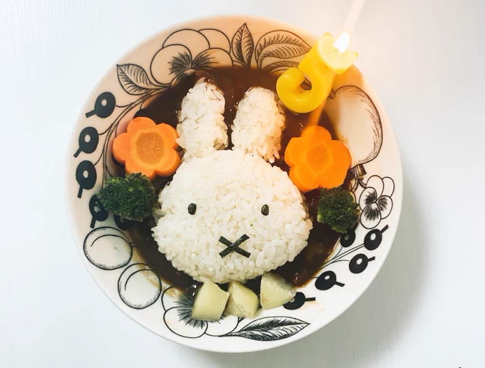 2歳からずっとお誕生日はミッフィーシチュー。いつまでリクエストしてくれるのかな。来年はもうないかもしれないな 