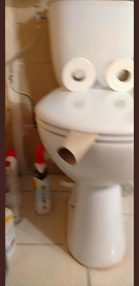 bvchell's tweet image. Les gars jai un truc à dire
Ya des gens sur snap (sur mon snap) ils mettent "22h vite faut que j'aille dormir"
Moi: a 2h du mat en regardant la boutique