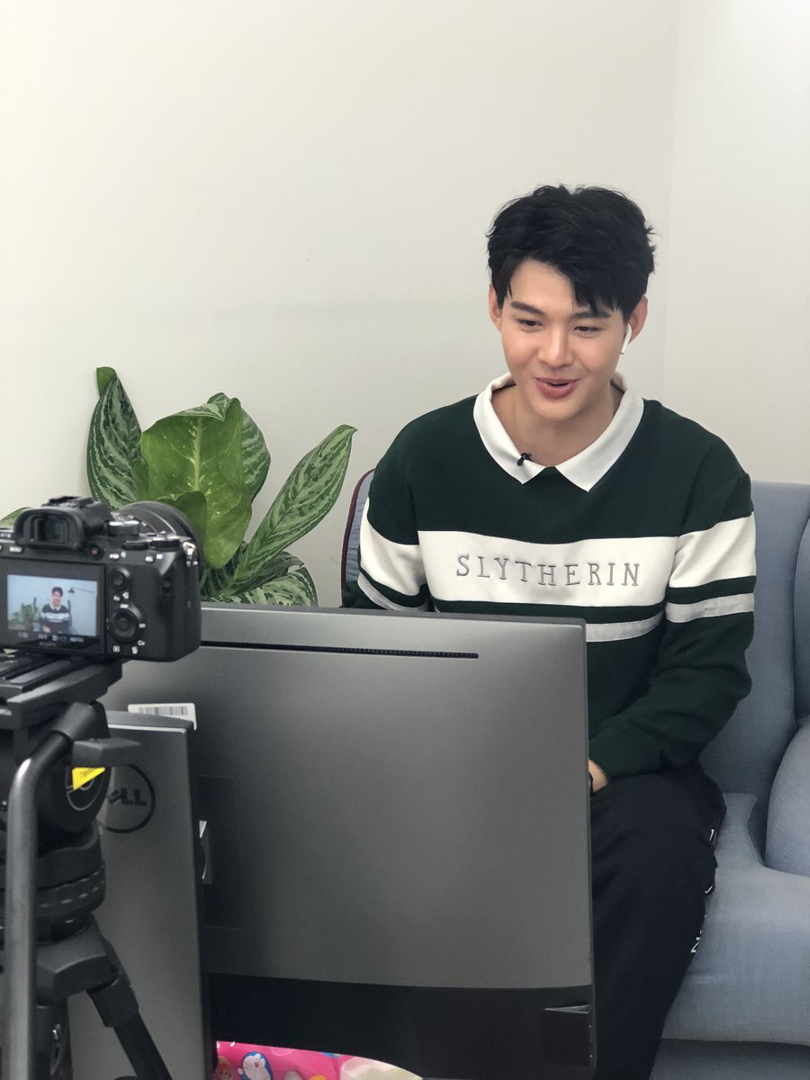 change2561's tweet photo. หลังจอยังน่ารักขนาดนี้ ตามไปดูหน้าจอได้ที่นี่ค่ะ 
https://t.co/BCJ065H0UQ

#FANCAMxSaint 
#แฟนแคมกับเซ้นต์ @Saint_sup 
#Saint_sup 
#CHANGE2561 https://t.co/r7dri0W8Vg