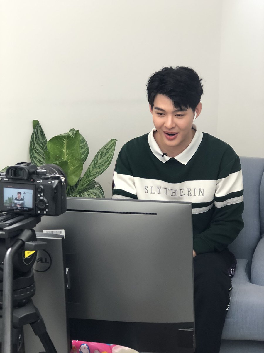 change2561's tweet photo. หลังจอยังน่ารักขนาดนี้ ตามไปดูหน้าจอได้ที่นี่ค่ะ 
https://t.co/BCJ065H0UQ

#FANCAMxSaint 
#แฟนแคมกับเซ้นต์ @Saint_sup 
#Saint_sup 
#CHANGE2561 https://t.co/r7dri0W8Vg