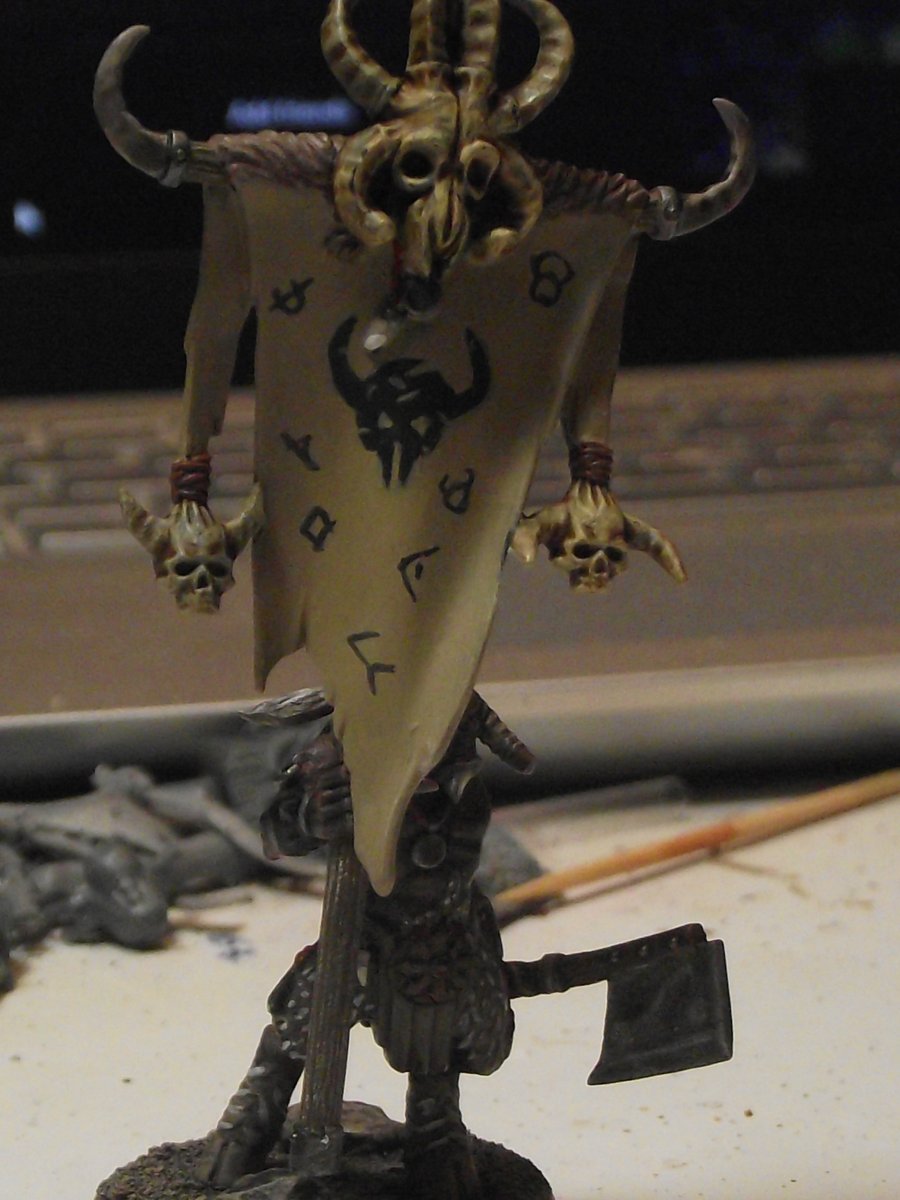 GobagaUlfhednar's tweet photo. I've always been intimidated with doing freehand... so finally had a go on a Gor banner. For a first try, really happy how its turned out 😀 #brayherd #WarhammerCommunity #ageofsigmar #warmongers #paintingminiatures https://t.co/Ixs0l4djmx