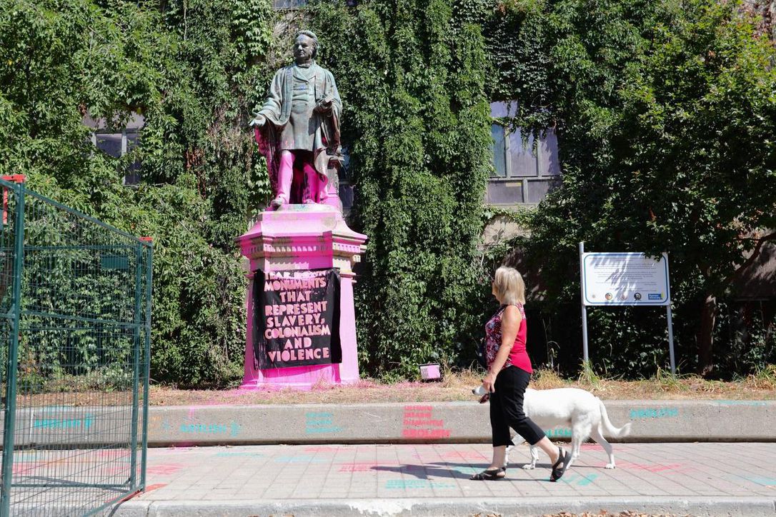 EWialpha's tweet photo. Canadian Statutes defaced pink by protestors leading to arrests. Follow us as we uncover why defacing and defunding demands have grown recently. #DefundThePolice #BlackLivesMatter #FreeThemNow #BLMToronto #BLM #52Division #Toronto #statuelivesmatter https://t.co/arYc9TUgfk