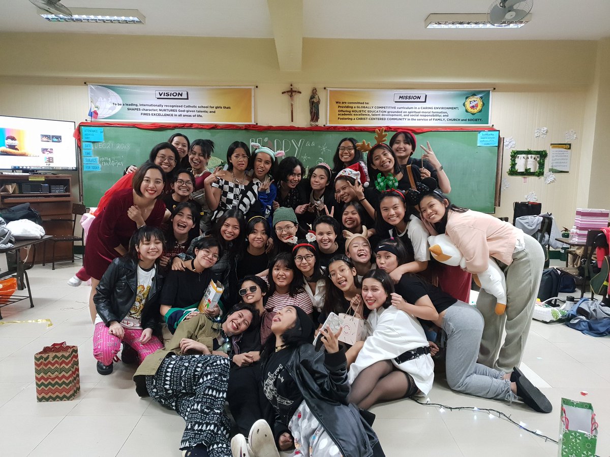 pnavarrete_'s tweet photo. To the most talented set of beings I have ever had the privilege to handle and the ones I experienced the most highs and lows with,

Congratulations! I can't wait to see you make your mark in this world.

You're all grown up now, but you will always be my kids. I love you all! ❤ https://t.co/D4zG6hFgZj