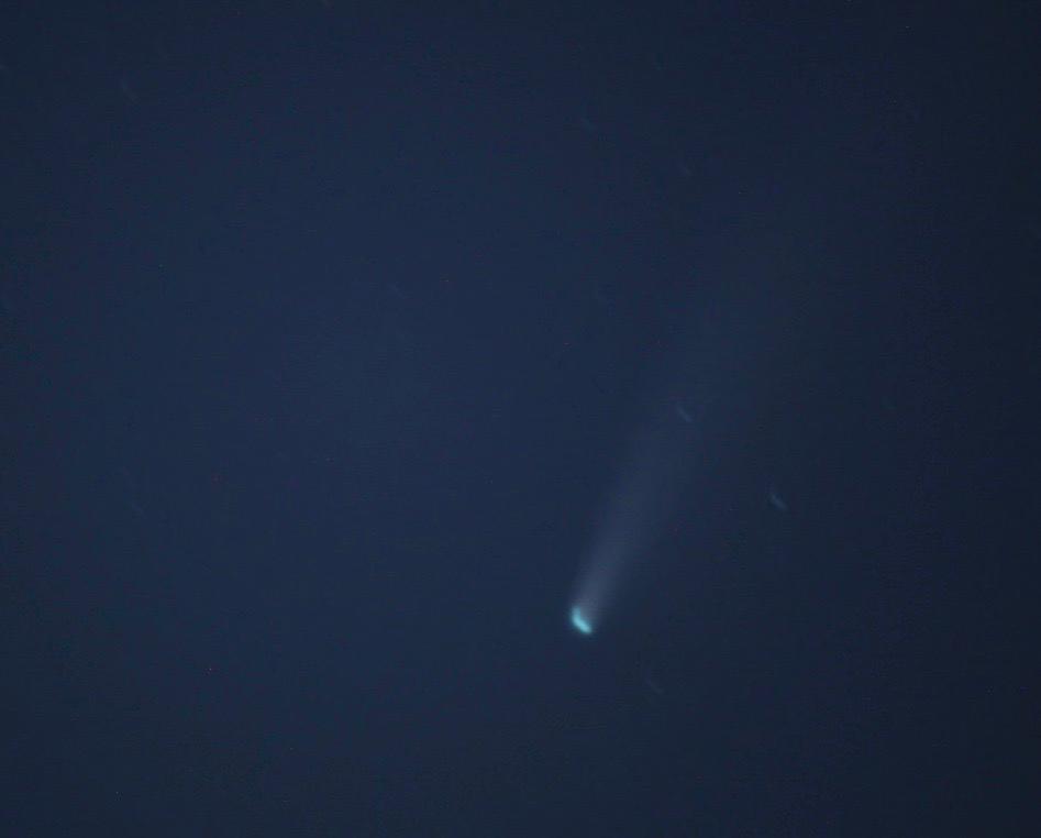 _AshishShah's tweet photo. NEOWISE comet last night, captured with a Canon 70D on a 25 second exposure https://t.co/qGj2ZKhHob