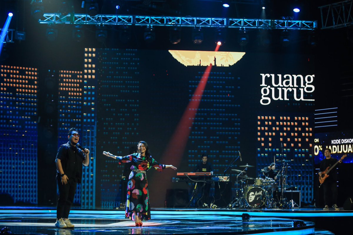 band_Armada's tweet photo. Tampil bersama @mynameisrossa membawakan “Pergi Pagi Pulang Pagi” untuk perayaan ulang tahun ke-6 @ruangguru. #HidupkanMimpimu #Ruangguru6tahun
Foto dokumentasi @stagexedge. #ARMADA2020 https://t.co/8tKJxlPNBC