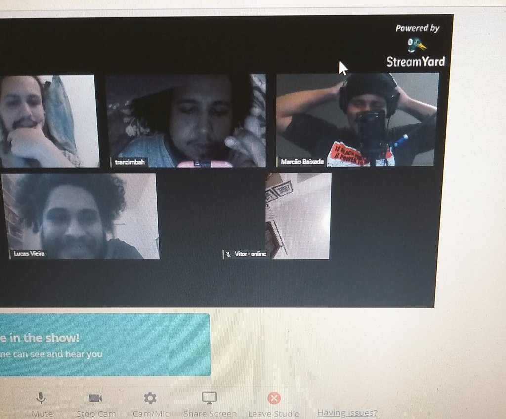 Tranzimbah's tweet photo. Gravina do #Disconversando hoje maravilhosa com meu irmão @MARCAOBAIXADA . 

Nós do @disconversa perguntamos se ele ia soltar a braba hoje e ele dispiou :(

W/ @vitor655 @lucasrv93 https://t.co/uSIS43jtID