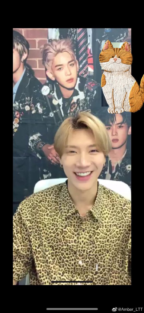 subaklatte's tweet photo. 🐱 one that day, i think just ended and Johnny was like.. 'Ten, lets go out for coffee' &amp; we just go out for coffee

That how our relationship go
'Hey, what do you wanna do, Ten'
'Nothing, lets walk around fo 30mins' https://t.co/dnXDYxRNBp