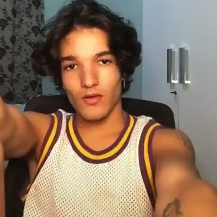 mafealvino's tweet photo. quem deveria ser humilhado no panico//quem foi humilhado no panico 

sifude o mario é um fofo https://t.co/VAvLmQWuHE