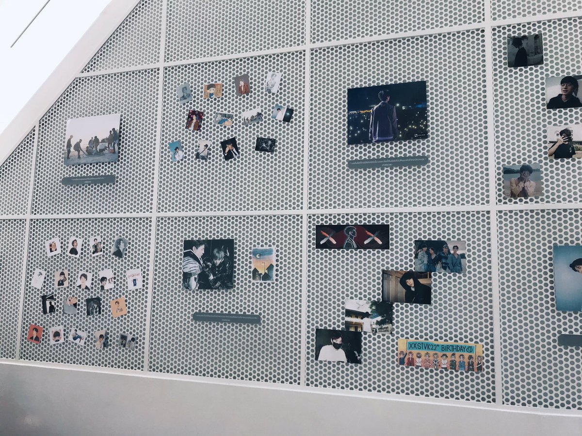 rsm_ee's tweet photo. น่าย้ากกกกกกก ยืนยิ้มกับรูปเพลินมากกกกกกกก ♥︎
#PorscheIsOurPalette​ #PorscheBDAY22nd https://t.co/cVHeqOiMli